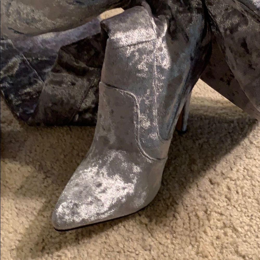 SILVER/GRAY crushed velvet Thigh-Hi boots-NWOT - Picture 4 of 7